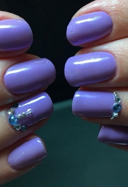 Picture of light purple painted nails